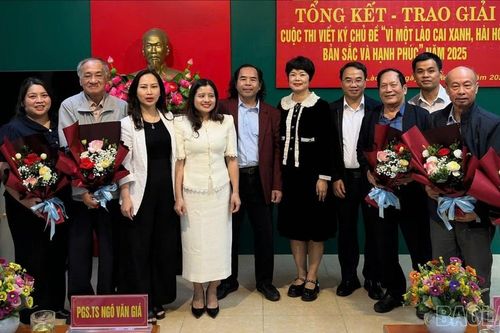 Trao giải Cuộc thi viết ký chủ đề 'Vì một Lào Cai xanh, hài hòa, bản sắc và hạnh phúc' năm 2025