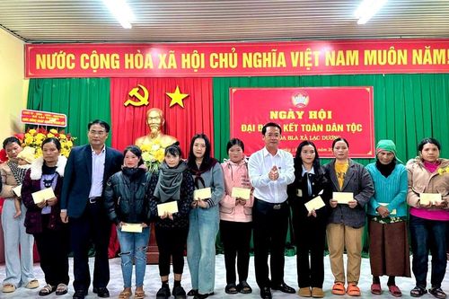 Nhân dân thôn Đa Bla, xã Lạc Dương rộn ràng Ngày hội đại đoàn kết toàn dân tộc