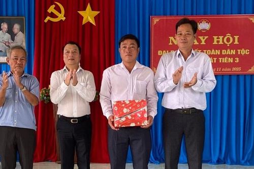 Đầm ấm Ngày hội Đại đoàn kết toàn dân tộc ở thôn 2, xã Cát Tiên 3