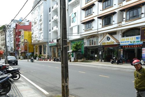 Tập trung thu hồi đường dây, trụ điện nổi trên tuyến đường Bùi Thị Xuân