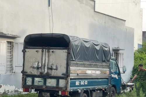 Tông vào xe tải đang đậu, người phụ nữ chạy xe máy tử vong