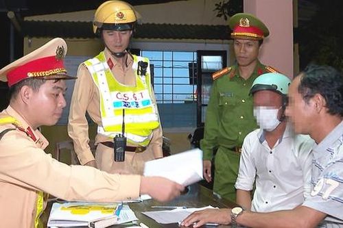 Huế: Mở cao điểm xử lý vi phạm giao thông, hơn 100 tài xế 'dính' lỗi nồng độ cồn