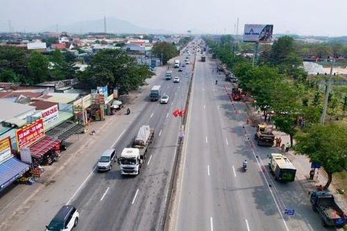 Từ 17/11, điều chỉnh phân làn trên QL51 qua TP.HCM, tách dòng ô tô - mô tô tránh xung đột