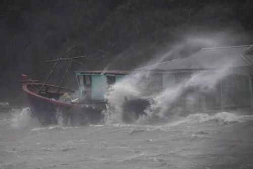 Khuyến cáo tàu thuyền không đi vào vùng nguy hiểm của bão, chủ động ứng phó bão số 14