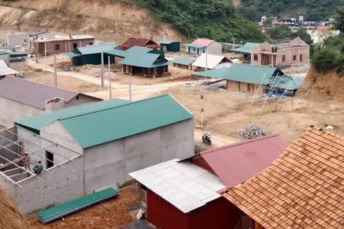 Nghệ An: Người dân vùng lũ quét ngóng điện ở khu tái định cư mới