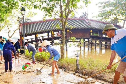Cần đề phòng các bệnh lý về da thường gặp sau lụt, bão