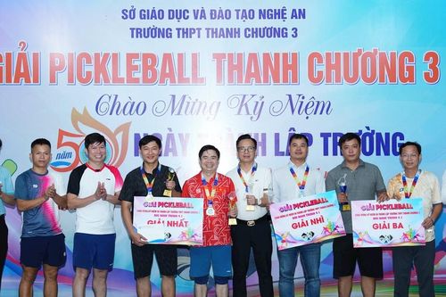 Kỷ niệm 50 năm Trường THPT Thanh Chương 3: Pickleball tạo sân chơi gắn kết các thế hệ