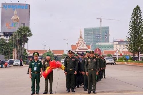 Thắt chặt tình đoàn kết sĩ quan trẻ hai nước Việt Nam - Campuchia
