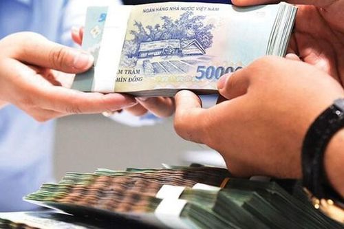 Thị trường tiền gửi 12,26 triệu tỷ: Dòng tiền dân cư lập kỷ lục bất chấp lãi suất thấp, Techcombank tăng 9,2% bứt phá trong xếp hạng