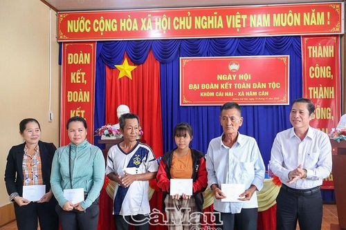 Khóm Cái Nai phấn khởi Ngày hội Đại đoàn kết