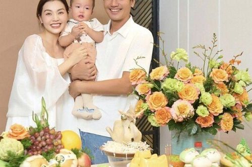 Vợ ca sĩ sinh quý tử, diễn viên Quang Tuấn 'Địa đạo' làm tiệc thôi nôi cho con hoành tráng, mâm cúng hút mắt