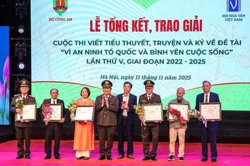 Trao giải Cuộc thi viết tiểu thuyết, truyện và ký 'Vì an ninh Tổ quốc và bình yên cuộc sống' lần thứ V