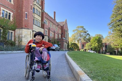 Từ học bổng Australia đến hành trình nhân ái