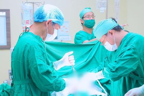 Thanh niên 17 tuổi nhập viện gấp vì thủng ruột, thừa nhận 2 sai lầm nhiều bạn trẻ Việt mắc phải