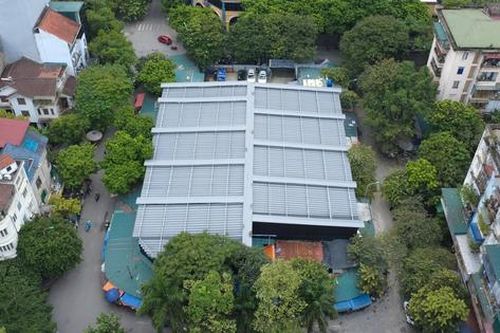 Hà Nội: Tổ hợp sân thể thao, chợ tạm 'mọc' trái phép trên 'đất vàng' Yên Hòa