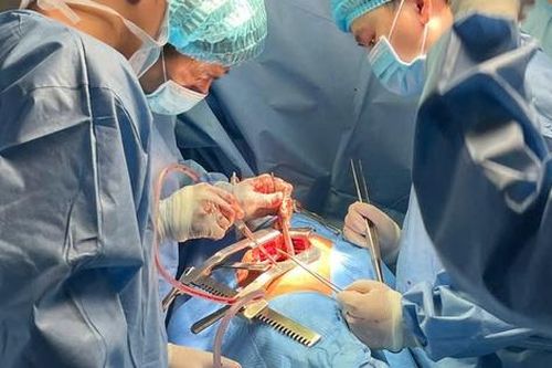 Ca phẫu thuật mở lồng ngực đầu tiên tại Trường Sa cứu sống thợ lặn nguy kịch