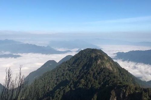 Mở tuyến du lịch mạo hiểm 'Chinh phục đỉnh Pù Luông' săn mây ở độ cao 1.700m