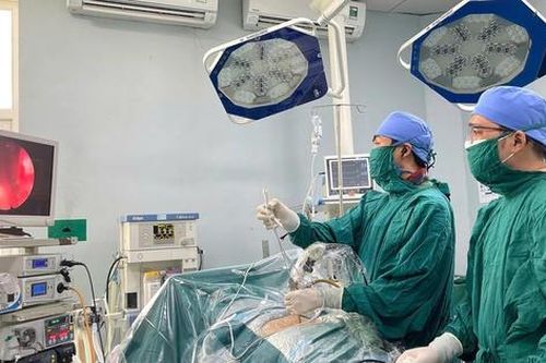 Phẫu thuật nội soi cột sống: Giải pháp điều trị an toàn, thẩm mỹ