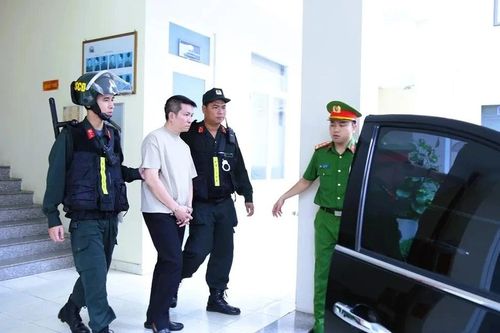 Công an mở rộng điều tra vụ án sản xuất hàng giả liên quan đến chồng Đoàn Di Băng