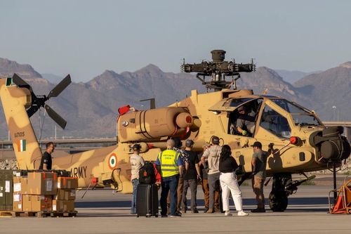 Trực thăng Apache của Ấn Độ bất ngờ quay đầu về Mỹ giữa hành trình giao hàng
