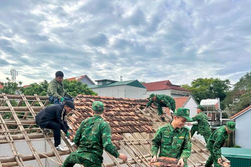 Khi lính biên phòng chìa bàn tay ấm