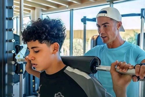 Ronaldo: 'Con trai sẽ giỏi hơn tôi'