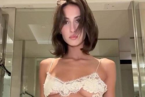 Em gái Bianca gây bàn tán