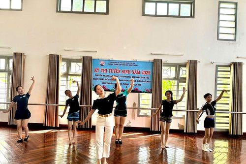 Sân khấu Cố đô vắng bóng nghệ sĩ trẻ