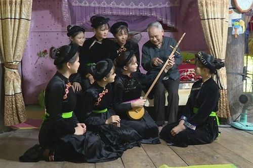 Tuyên Quang đẩy mạnh nhân rộng mô hình CLB Liên thế hệ tự giúp nhau