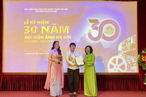 Đạo diễn phim 'Mưa đỏ' được kết nạp Hội viên Hội Điện ảnh Hà Nội