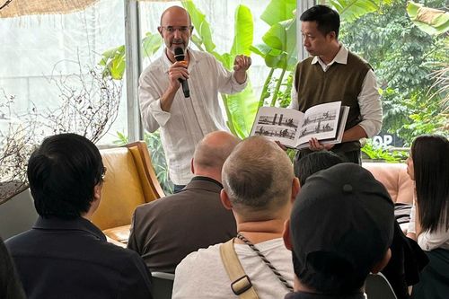 Nhiếp ảnh gia Jean-Charles Sarrazin: 'Đi chơi' Hà Nội 40 năm trước