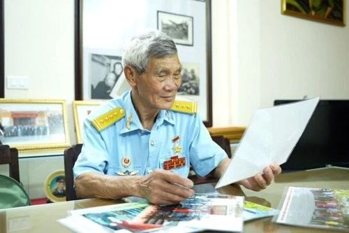 Lễ ra mắt hồi ký 'Điện Biên Phủ trên không - Bản anh hùng ca dưới trời rực lửa'