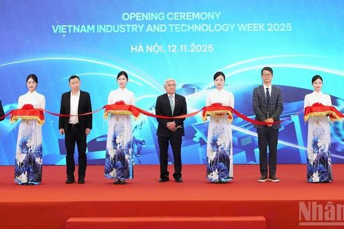 Chính thức khai mạc Tuần lễ Công nghiệp và Công nghệ Việt Nam 2025