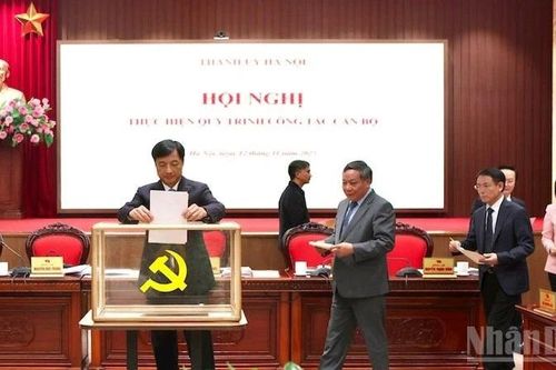 Giới thiệu đồng chí Nguyễn Đức Trung bầu giữ chức Chủ tịch Ủy ban nhân dân thành phố Hà Nội