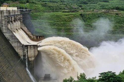 Có hay không trách nhiệm của thủy điện trong đợt mưa lũ vừa qua?