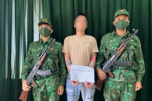 Biên phòng tuần tra bắt được 'ma'