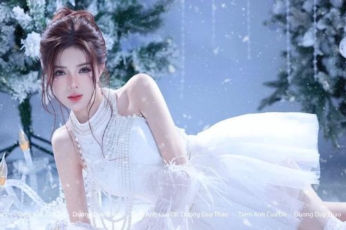 Lilly Luta biến hóa thành cô bé mùa đông quyến rũ trong bộ ảnh mới