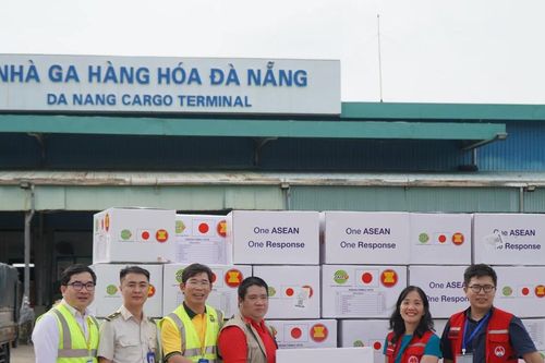 Tiếp nhận hơn 260 nghìn USD hàng viện trợ khẩn cấp cho Đà Nẵng sau bão lũ