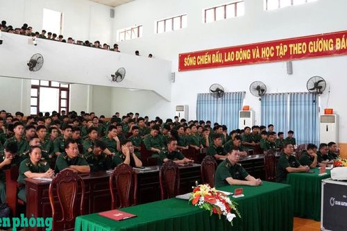 Tuyên truyền, phổ biến, giáo dục pháp luật cho cán bộ, chiến sĩ, học viên Trường Cao đẳng Biên phòng