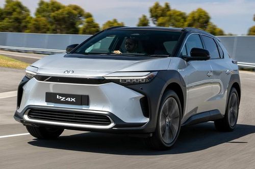 Kế hoạch xe điện của Toyota bị ảnh hưởng