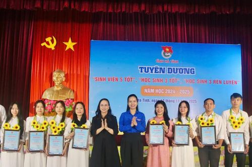 Hà Tĩnh tuyên dương học sinh, sinh viên tiêu biểu