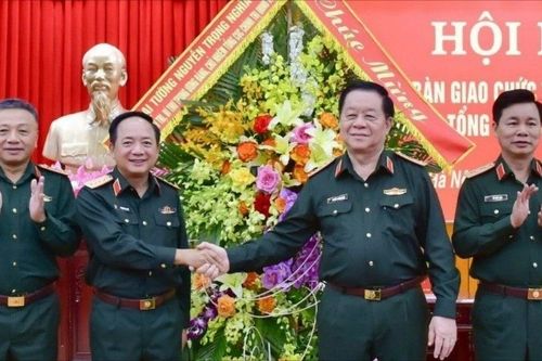 Đại tướng Nguyễn Trọng Nghĩa nhận bàn giao chức trách, nhiệm vụ từ Đại tướng Trịnh Văn Quyết