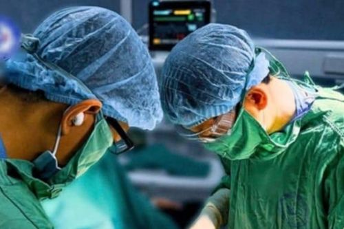 Bé trai ở Hà Nội bỏng nặng khi nghịch đốt cồn trong nhà tắm