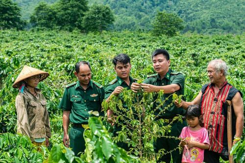 Dựng 'lá chắn lòng dân', giữ vững phên giậu Tổ quốc