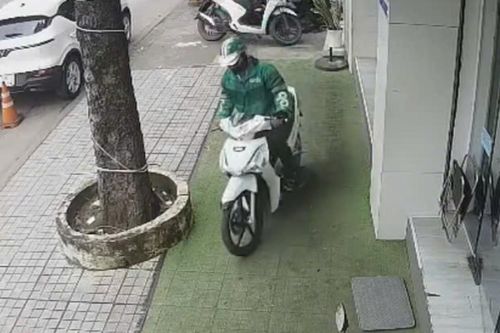 Camera ghi cảnh đối tượng bẻ khóa, trộm xe máy trong chưa đầy 10 giây