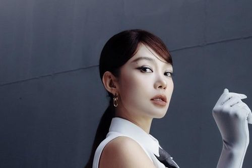 Minh Hằng tái xuất sau 7 năm, S.T Sơn Thạch ra nhạc cưới