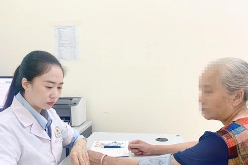 Nâng tầm y tế tuyến cơ sở trong bối cảnh thiếu bệnh viện, thiếu bác sĩ
