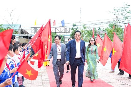 Phó Bí thư Thường trực Tỉnh ủy Hoàng Nghĩa Hiếu dự Ngày hội Đại đoàn kết tại xóm Hưng Lợi 2, xã Lam Thành