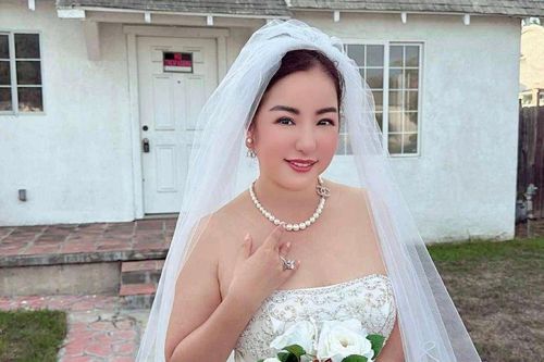 Thúy Nga diện váy cưới trễ nải, chuẩn bị lên xe hoa ở tuổi U50?