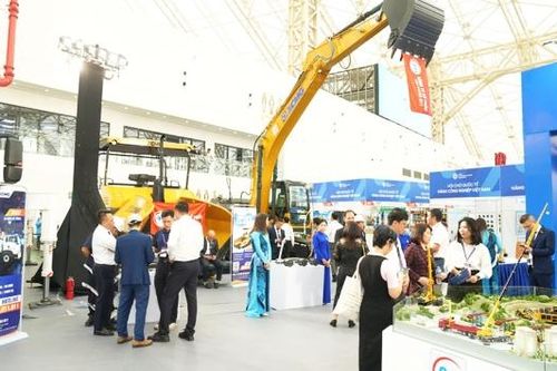 Tuần lễ công nghiệp và công nghệ Việt Nam thu hút hàng trăm doanh nghiệp tham dự
